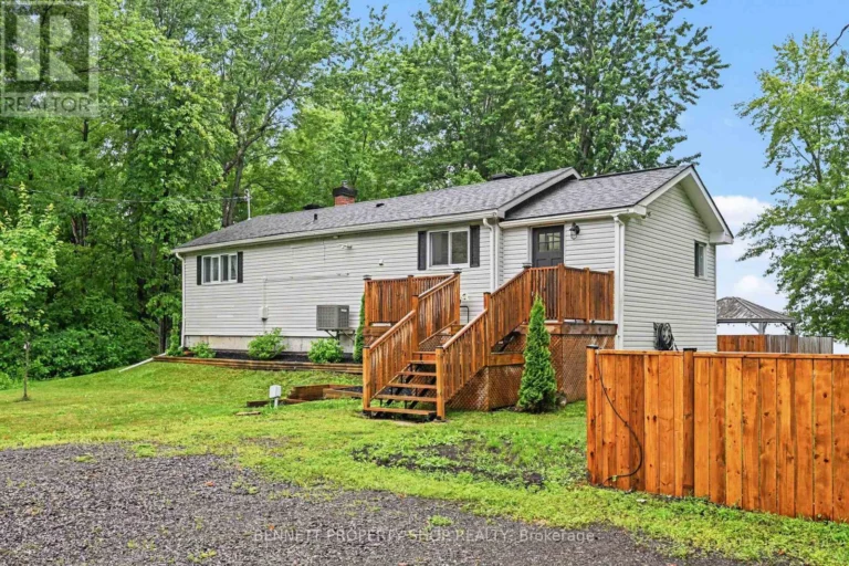 102 Moorhead Drive, Ottawa, Ontario K0A 1X0