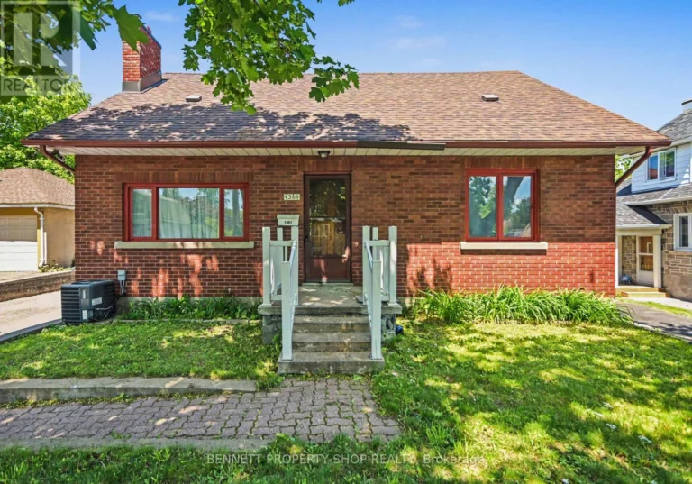 1361 Summerville Avenue, Ottawa, Ontario K1Z 8G9