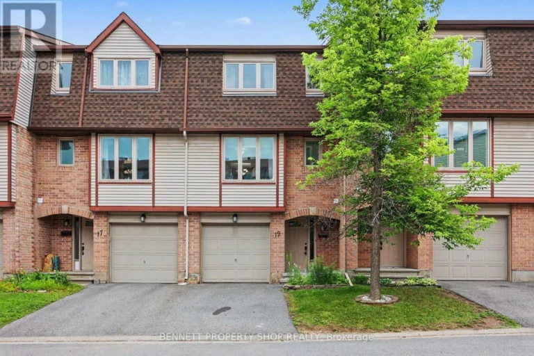 19 Lightfoot Place, Ottawa, Ontario K2L 3M6