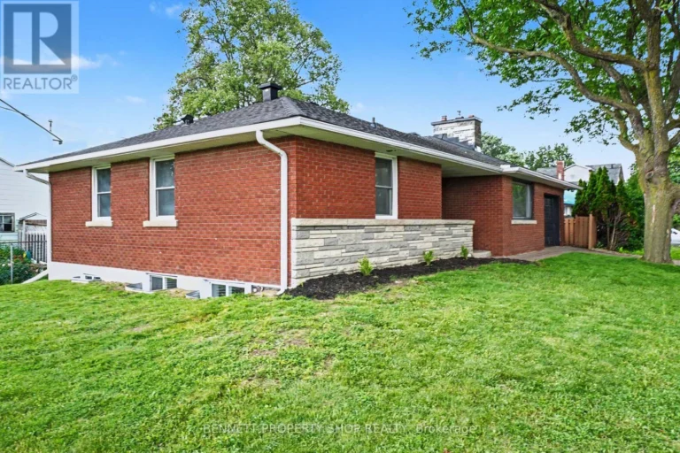 1305 Avenue N Avenue, Ottawa, Ontario K1G 0A7