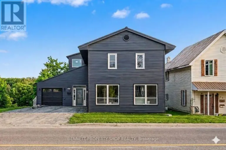 14 River Road, Arnprior, ON K7S 1R2