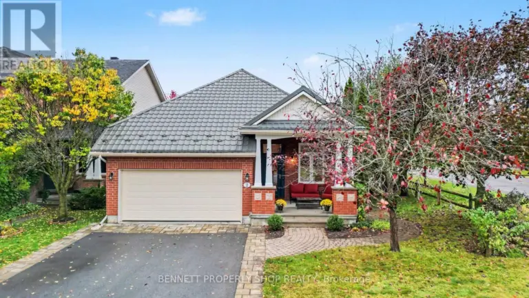2 Thunderbird Crescent, Ottawa, Ontario K2M 2H4