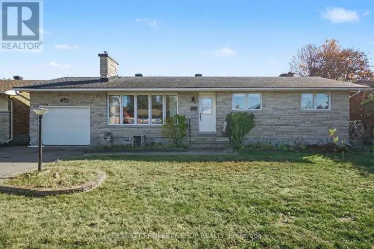 18 Kingsbury Avenue, Ottawa, Ontario K2G 3E6